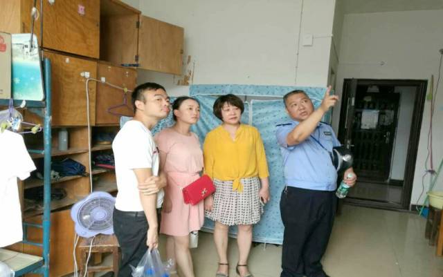 1B0CAF6156F4A320BD019EB78B4_E2374658_8581