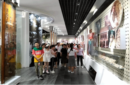 AA97531B63F2A96F3E4153DB5AD_C3DE5CD4_1E6AB