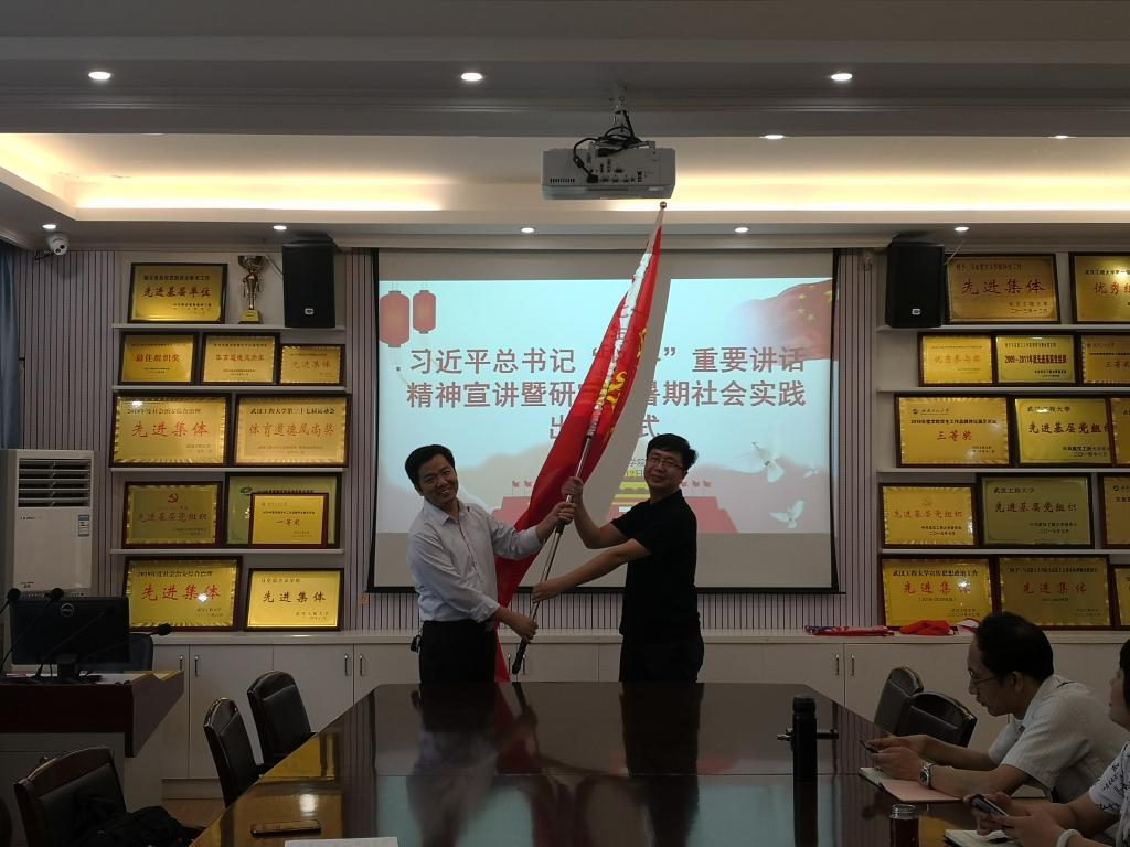 FDE34902E9A76B4DD40D0809679_E7258918_18B07