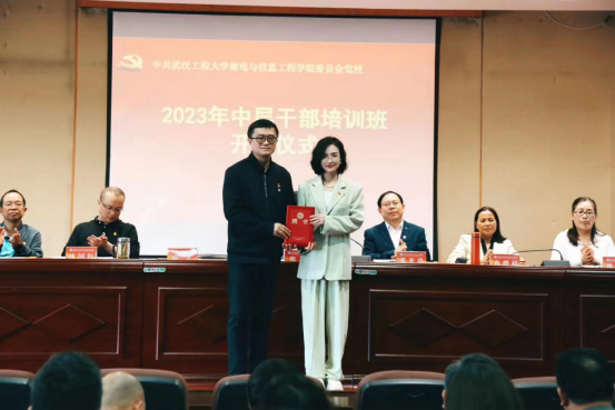 9DCD5F61DA1AD388A2CD4E20B30_C9801C70_C7B4A